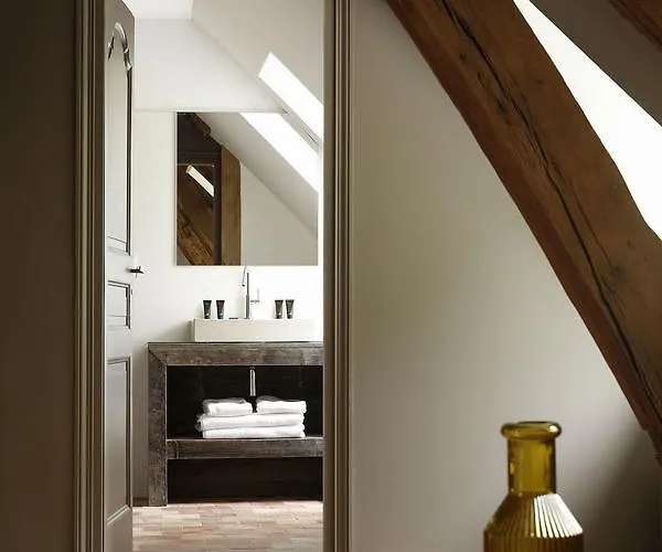 Le Manoir De La / Adults Only לינה וארוחת בוקר 3*