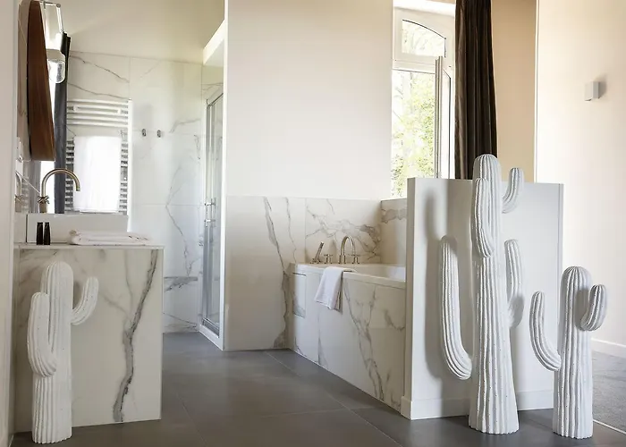 לינה וארוחת בוקר Le Manoir De La / Adults Only 3*