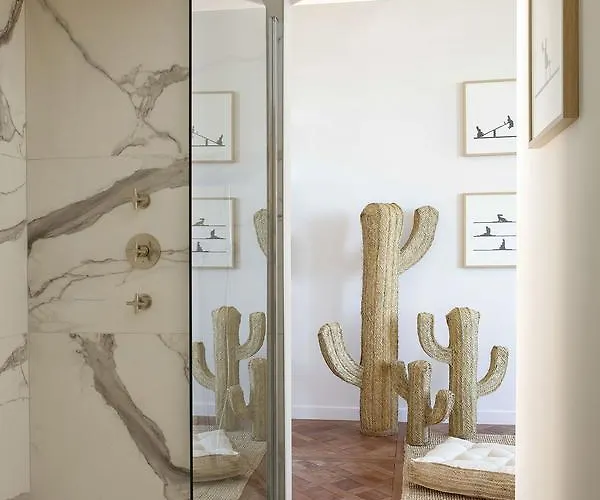 Le Manoir De La / Adults Only לינה וארוחת בוקר 3*