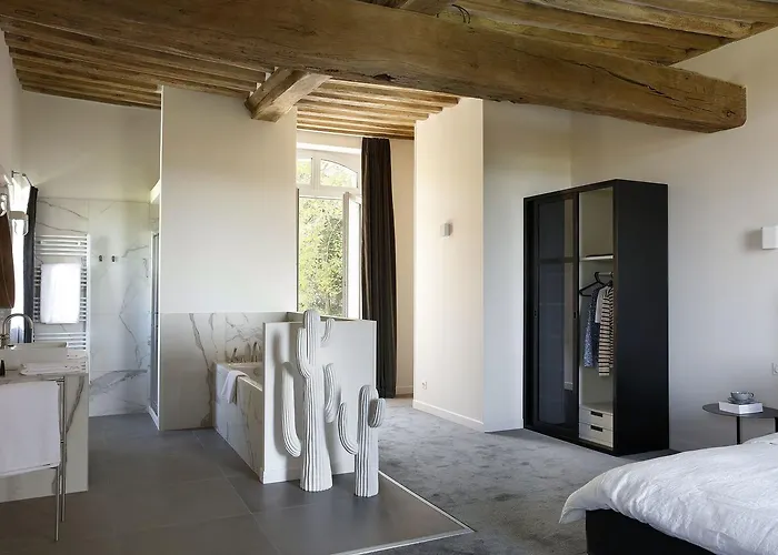 לינה וארוחת בוקר Le Manoir De La / Adults Only 3*