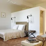 Le Manoir De La / Adults Only