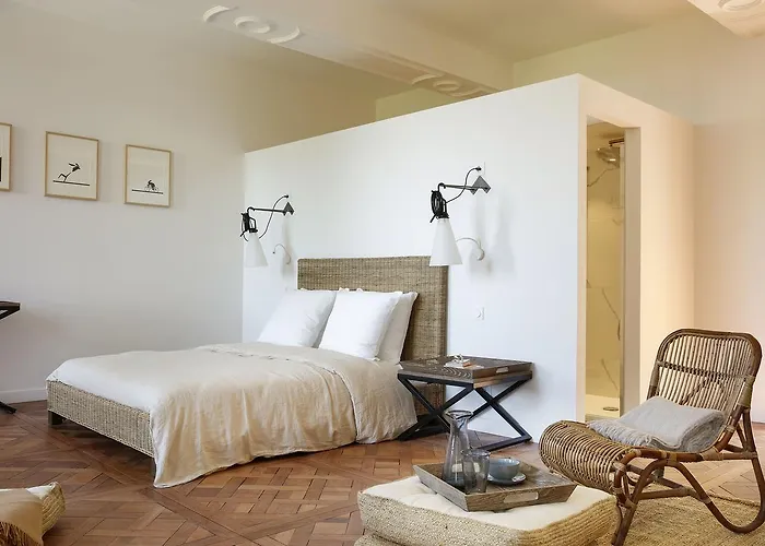 Le Manoir De La / Adults Only