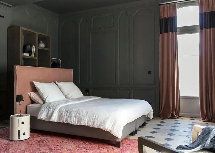 Le Manoir De La / Adults Only Bed and breakfast